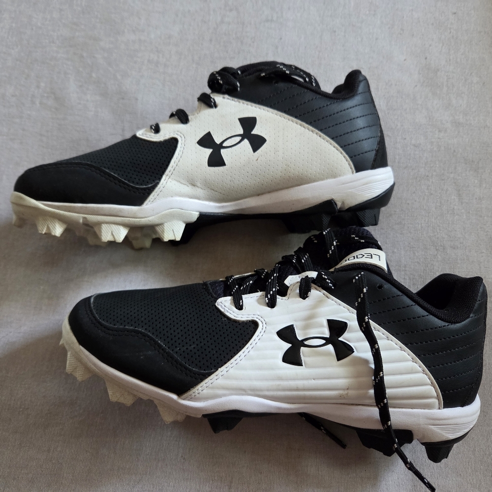 Under Armour Black Athletic Cleats